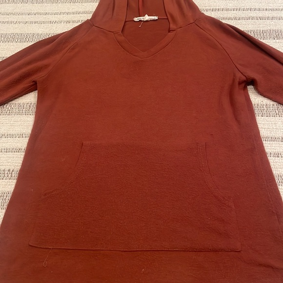 Small rust color hoodie with front pockets. - Picture 2 of 3